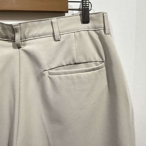 HAGGAR Comfort Equipped Chino Shorts Men's 34 x 8 Beige Golf Performance - Picture 5 of 15